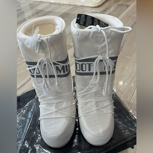 Moon Boots white size 39/41